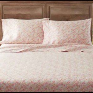 NEW Better Homes & Gardens King Pillowcase Set